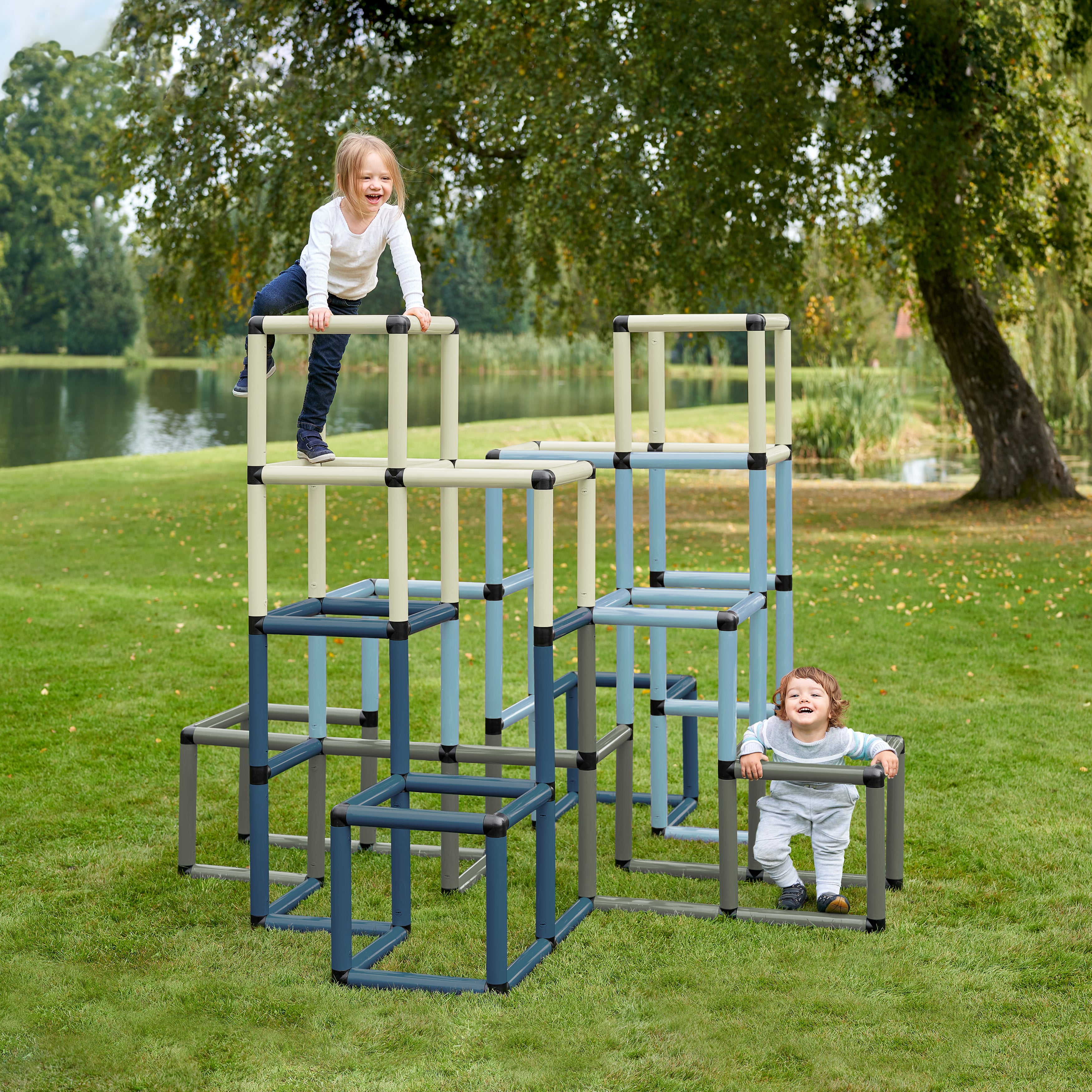 クアドロ　ジャングルジム　Climbing Pyramid Jungle Gym for Kids - Climbing Pyramid Home + Adventure Home